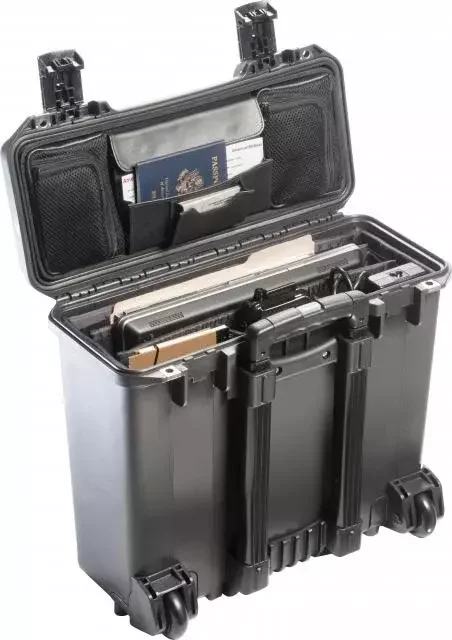 AIR TRAVEL LUGGAGE DISASTERS:  THE BOTTOM OF THE BAG