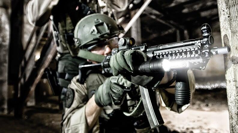 WHAT TO CONSIDER WHEN CHOOSING A TACTICAL TORCH